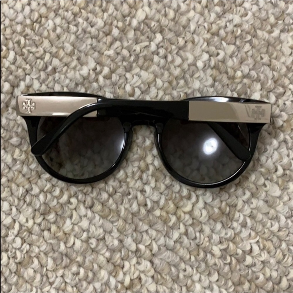 ✨Tory Burch Sunnies✨ - Picture 4 of 7